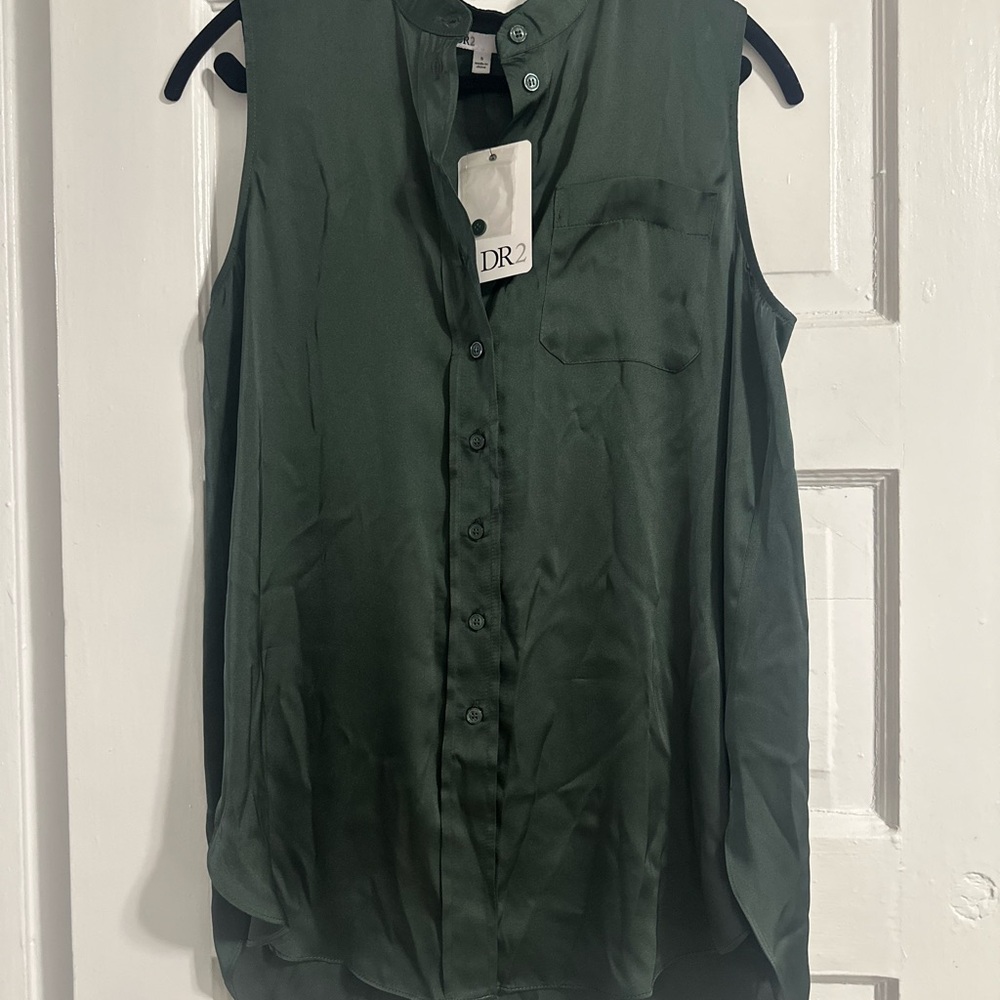DR2 Women's Dark Green Sleeveless Button Down Shirt
